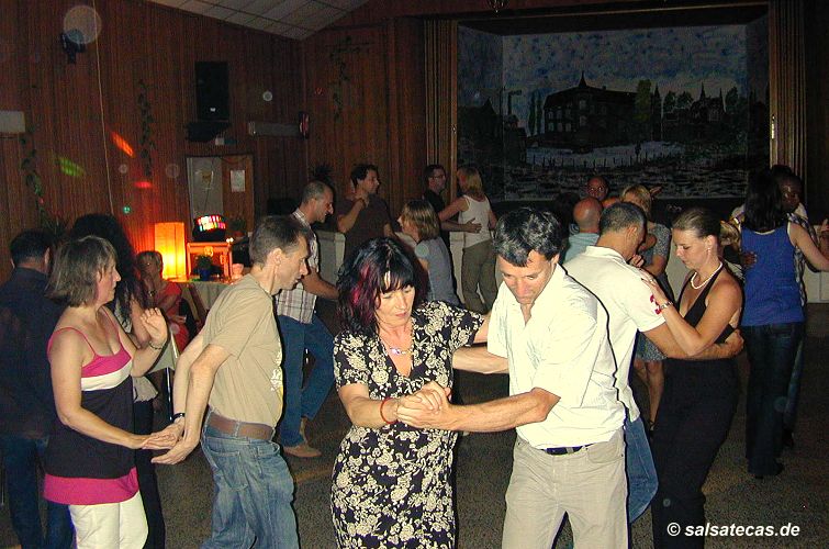 Salsa im Burghof in Eschweiler