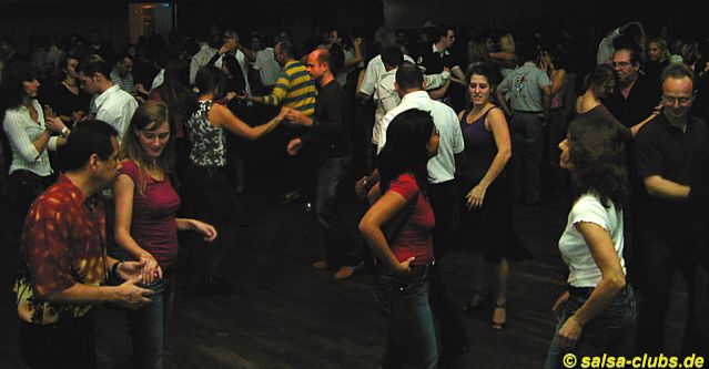 Bonn: Salsa im Brückenforum