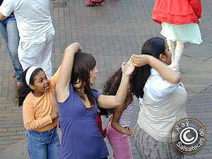 Wuppertal: Open Air Salsa vor dem Live-Club Barmen